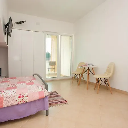 Mia Mara Brodarica (Sibenik-Knin)