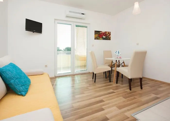 Mia Mara * Brodarica (Sibenik-Knin)