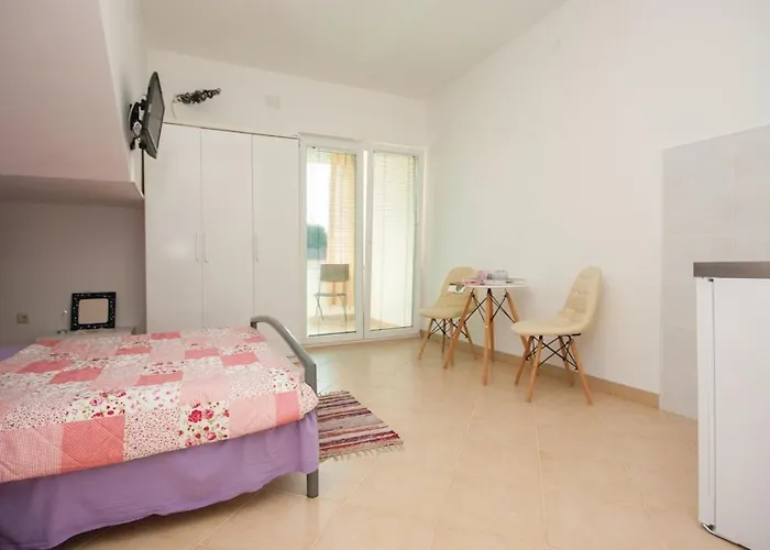 Mia Mara Brodarica (Sibenik-Knin)