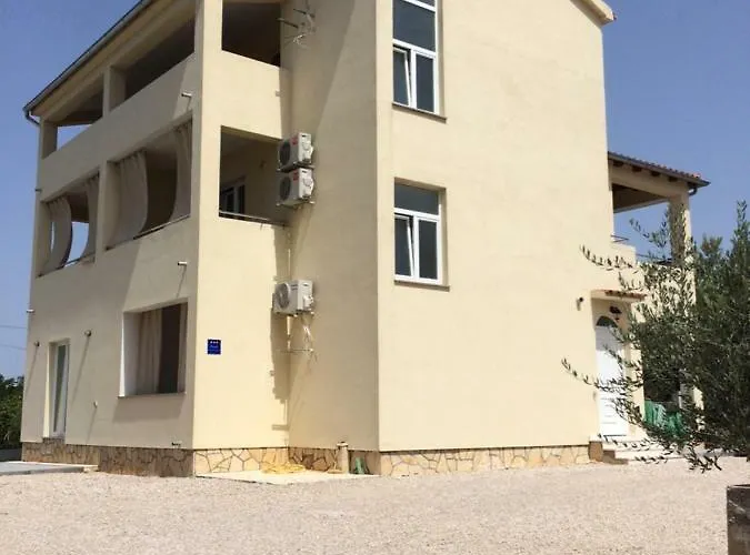 Mia Mara * Brodarica (Sibenik-Knin)